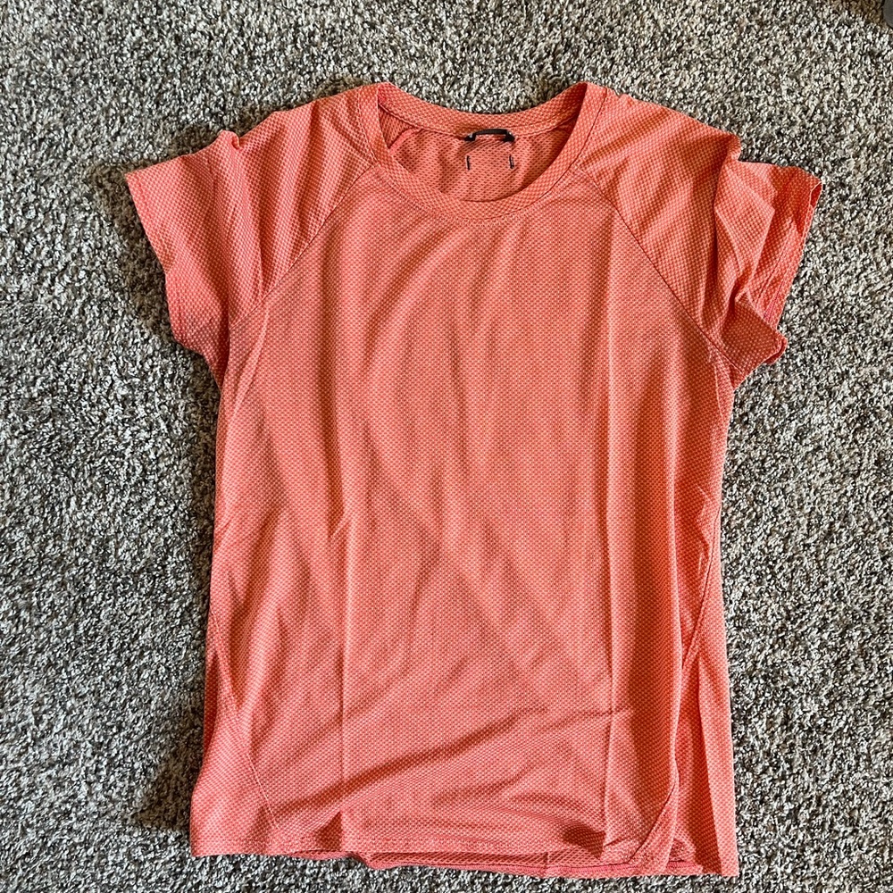 FLYOUT SHORT SLEEVE